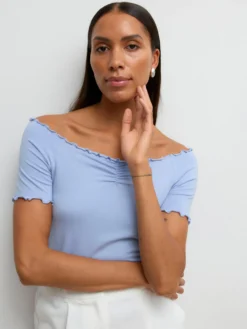 AWAMYRA Top