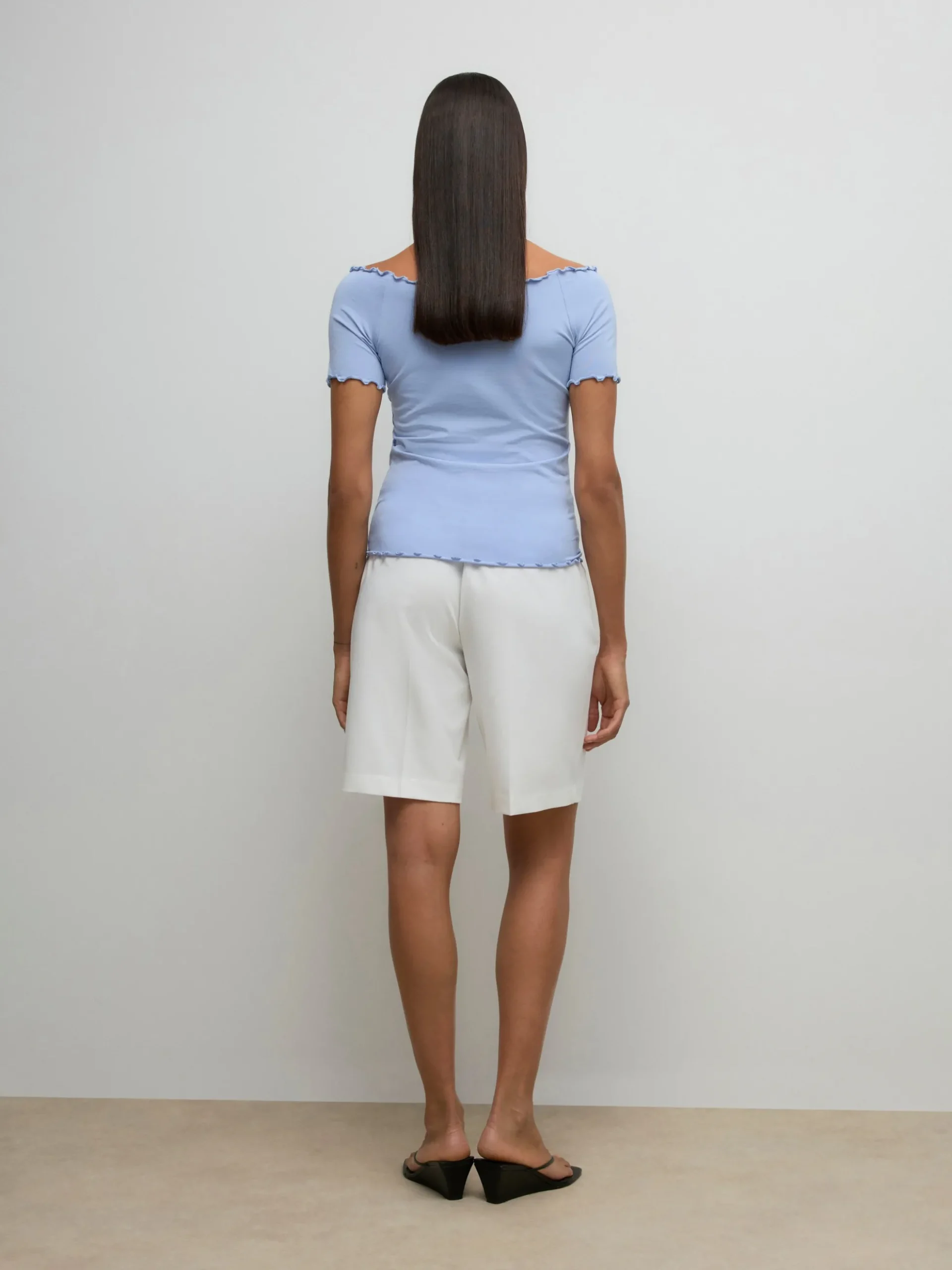AWAMYRA Top