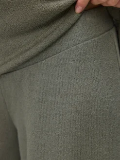 Normal geschnitten Hose