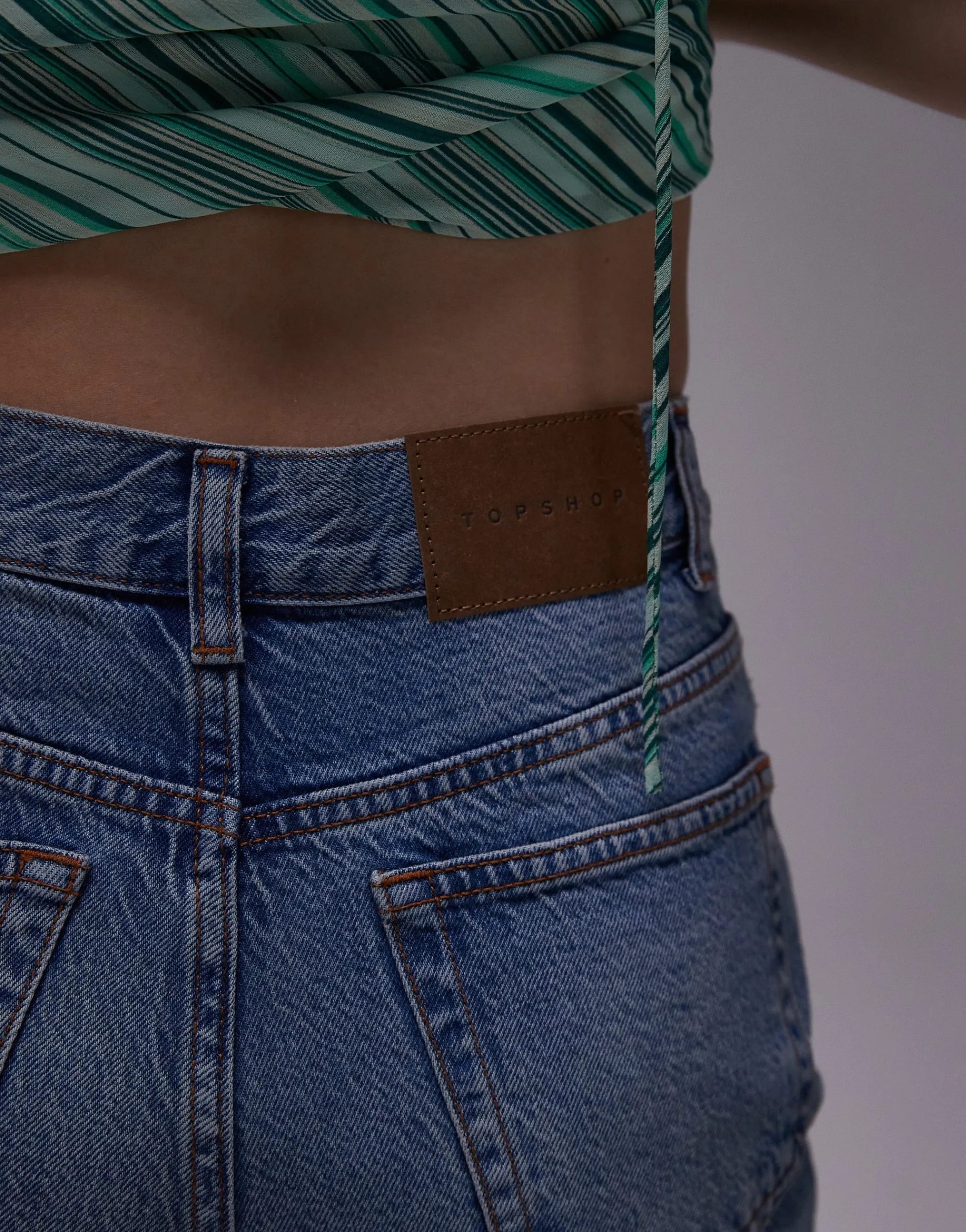 TOPSHOP Mittlere Taille Locker geschnitten Jeans