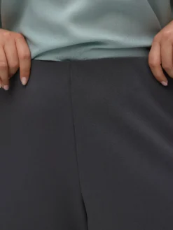 VMCBERLIN Mittlere Taille Hose