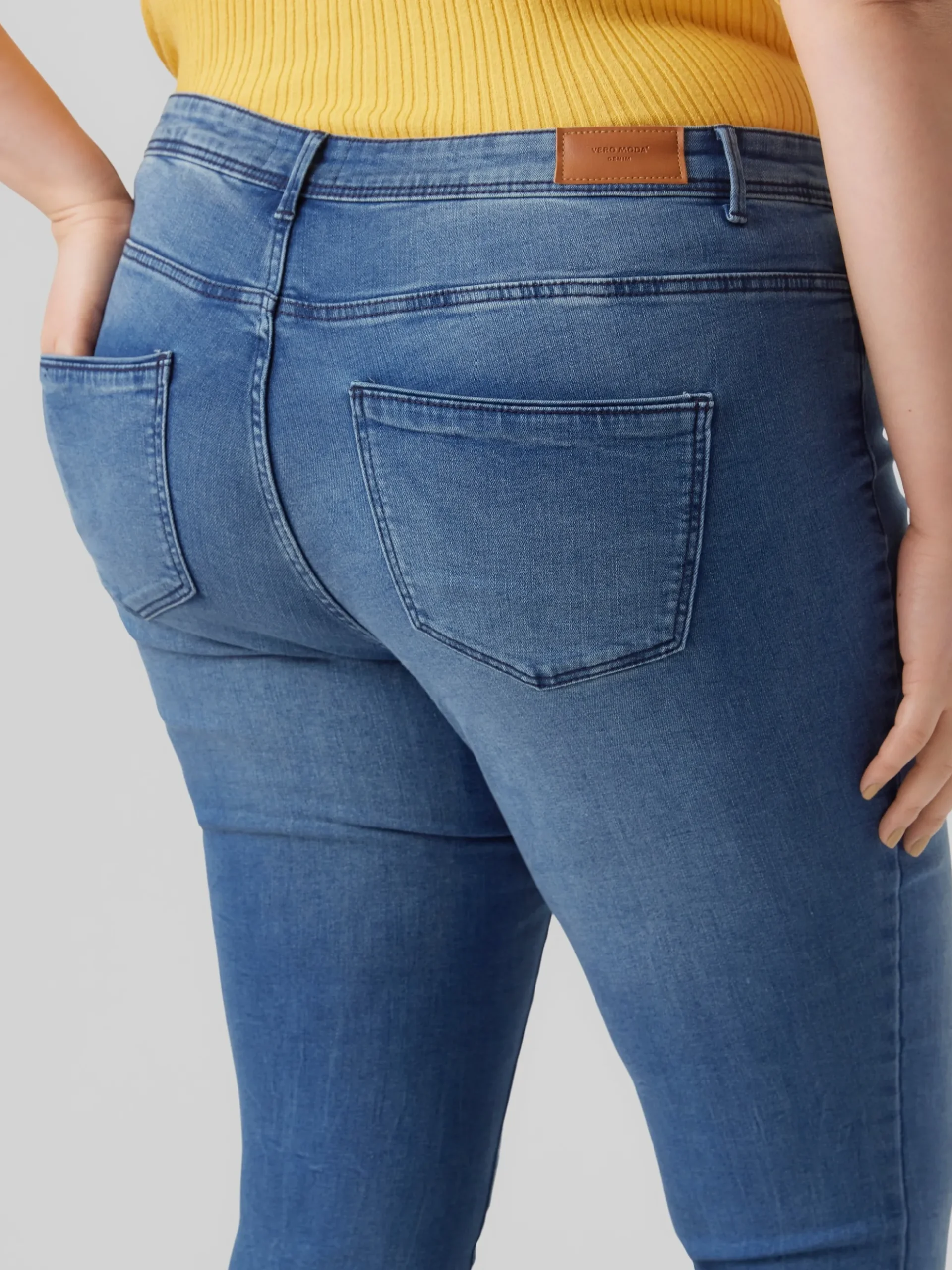 VMCFANYA Mid Rise Slim Fit Jeans