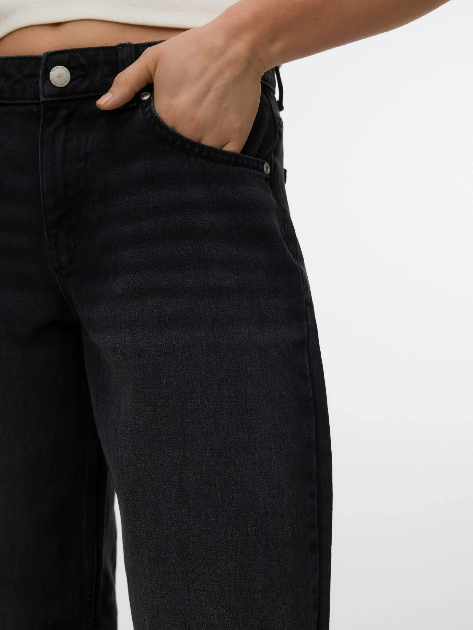 VMHALLIE Niedrige Taille Weite Passform - kurz geschnitten Jeans