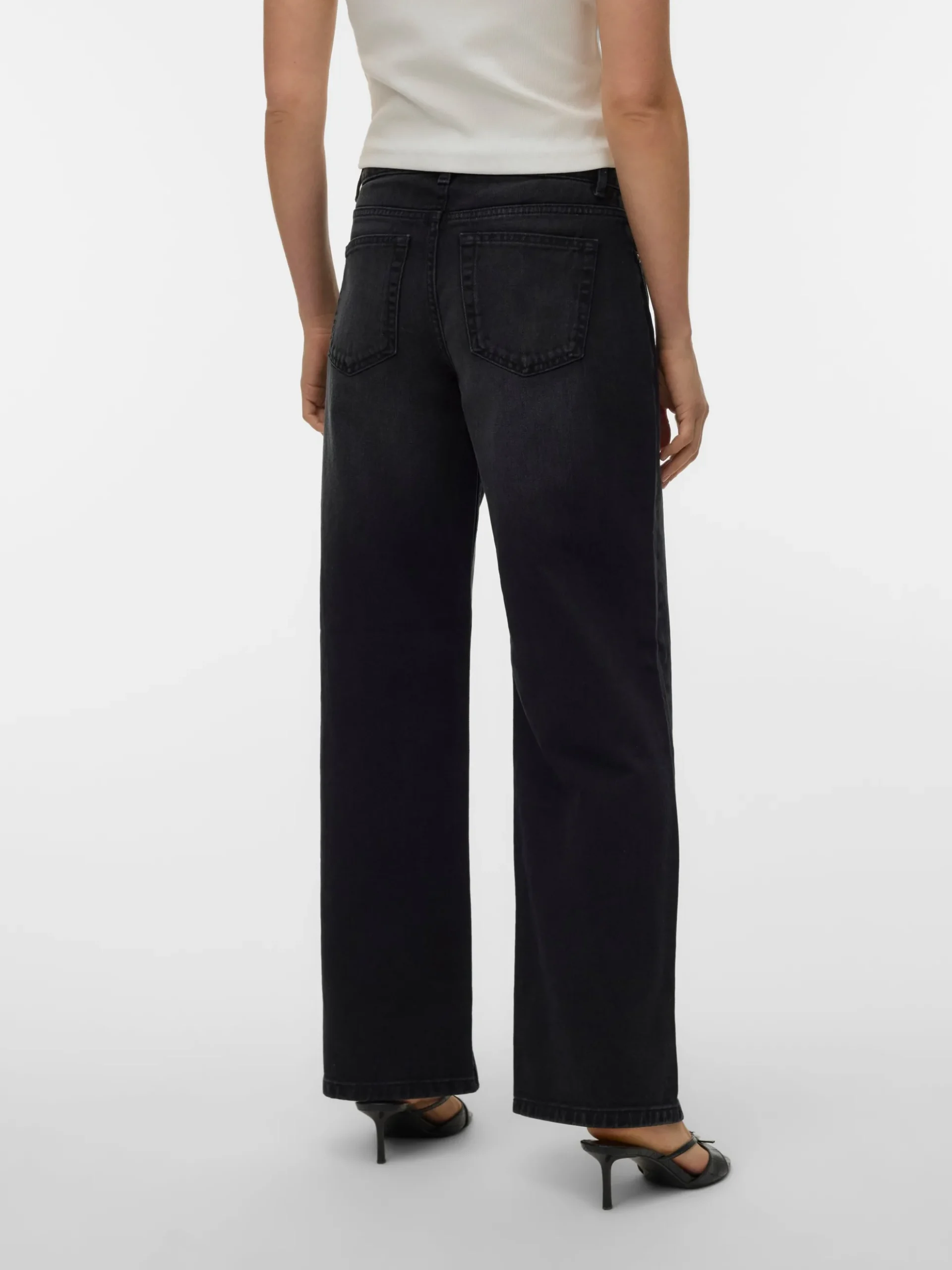 VMHALLIE Niedrige Taille Weite Passform - kurz geschnitten Jeans
