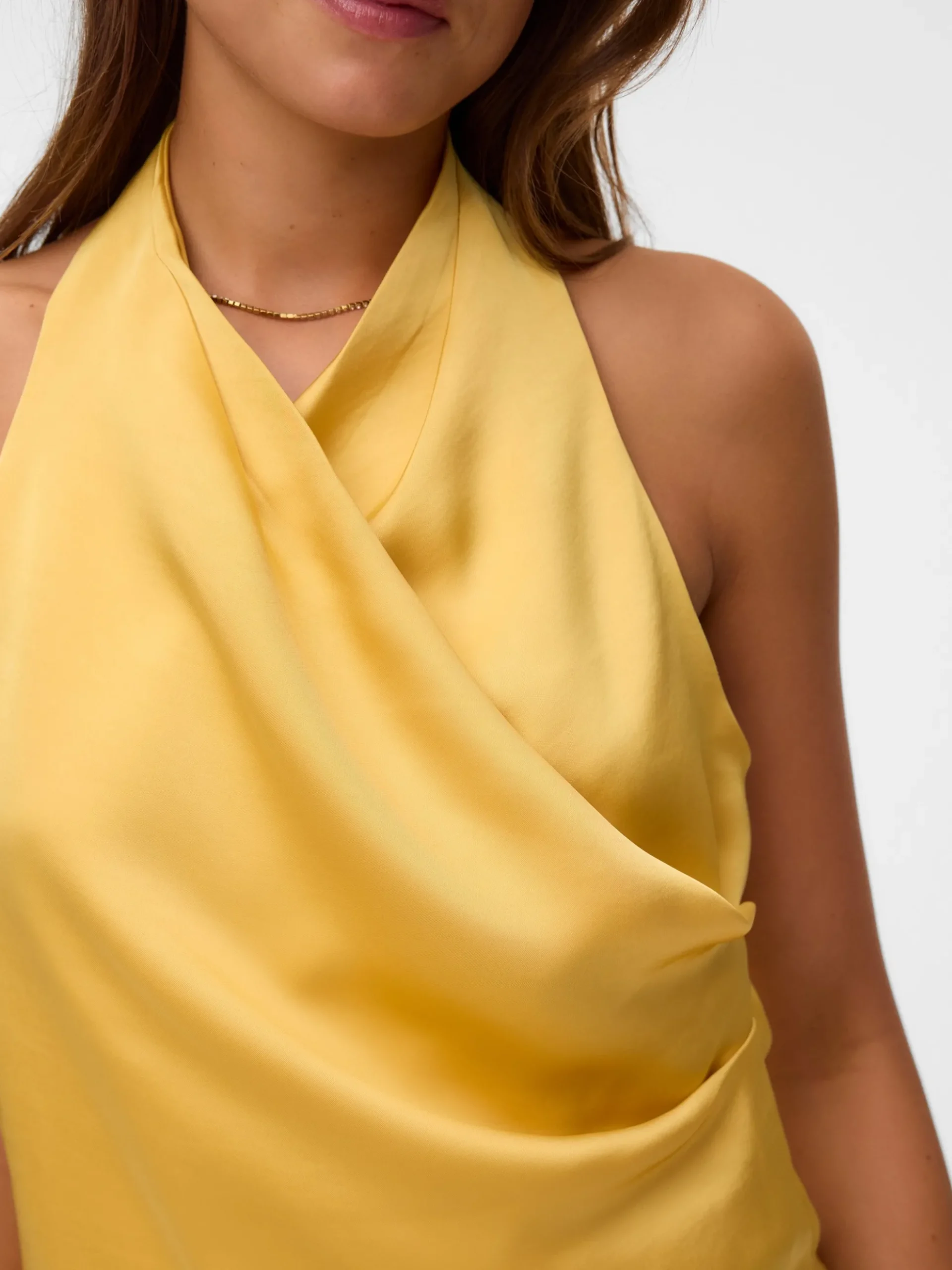 VMLIVIA Top