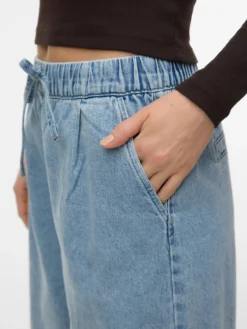 VMVALERIA Mid Rise Weiter Beinschnitt Jeans